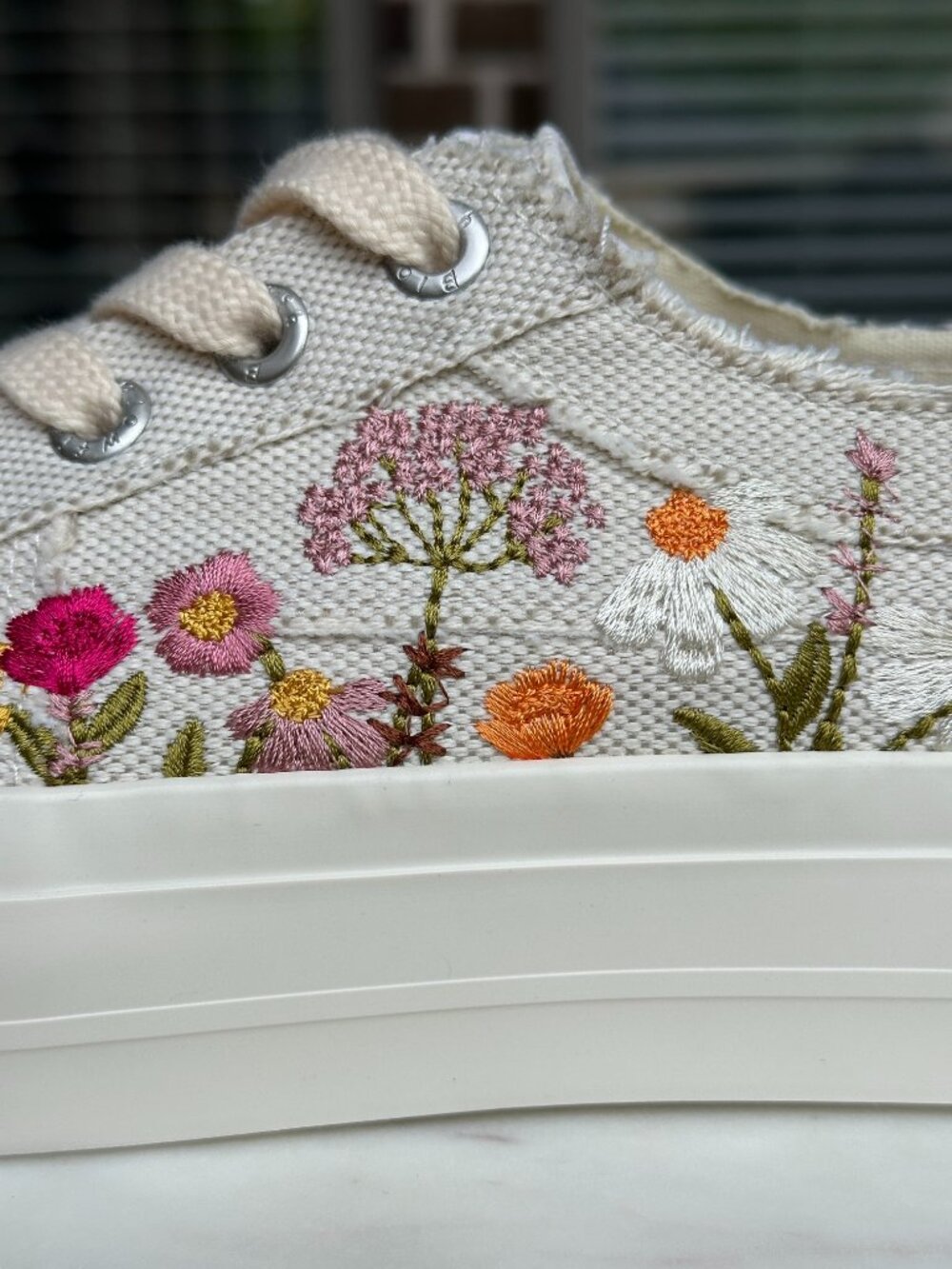 Blowfish Malibu Sadie-Sun Floral Sneakers Embroidery Cream Women's Size 10 NEW - Picture 6 of 14